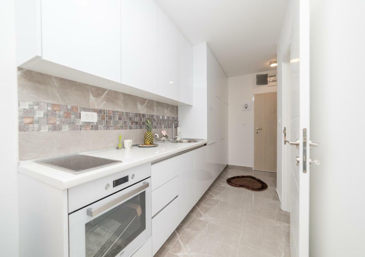 Twins Apartment Rafailovici Ngoại thất bức ảnh
