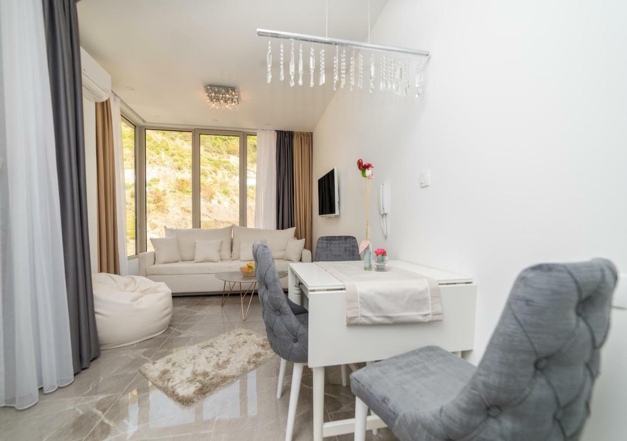 Twins Apartment Rafailovici Ngoại thất bức ảnh